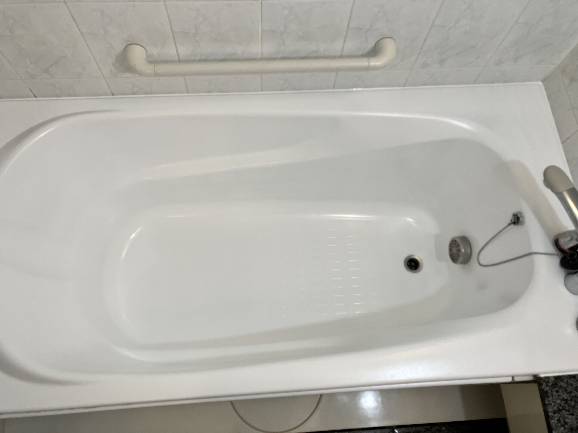 尼崎市で浴槽の色あせ・汚れにお悩みの方へ｜交換せずに浴槽を綺麗にする「浴槽塗装・修理」という選択肢